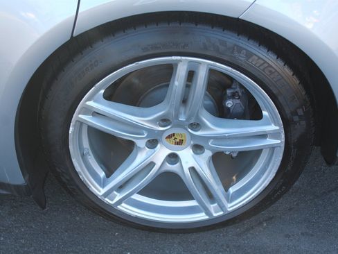 Used 2018 Porsche Panamera 4 image 30