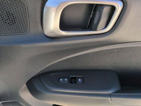 Used 2025 Hyundai Venue SEL FWD image 33