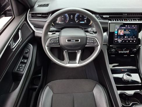 Used 2023 Jeep Grand Cherokee Altitude AWD/4WD image 15