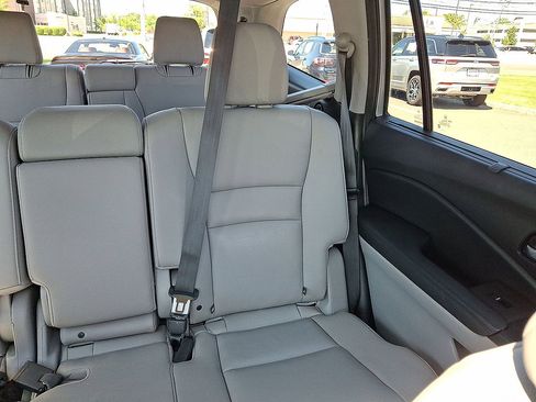 Used 2019 Honda Pilot Touring image 14