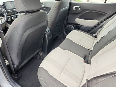Used 2022 Hyundai Venue SEL image 21