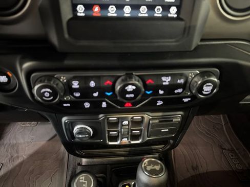 Used 2021 Jeep Wrangler Unlimited Sport AWD/4WD image 3