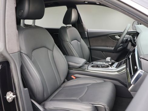Used 2019 Audi Q8 Prestige w/ Luxury Package AWD/4WD image 18