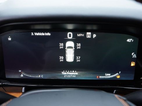 Used 2024 Jeep Grand Wagoneer Series III image 42