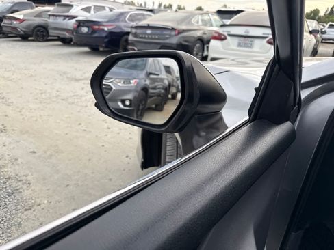 Used 2018 Toyota Camry LE FWD image 17