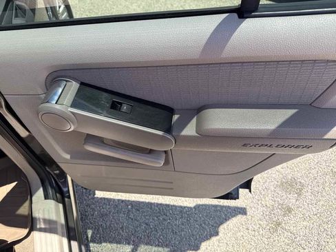 Used 2006 Ford Explorer XLT RWD image 17