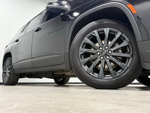 Used 2023 Chevrolet Traverse RS image 3