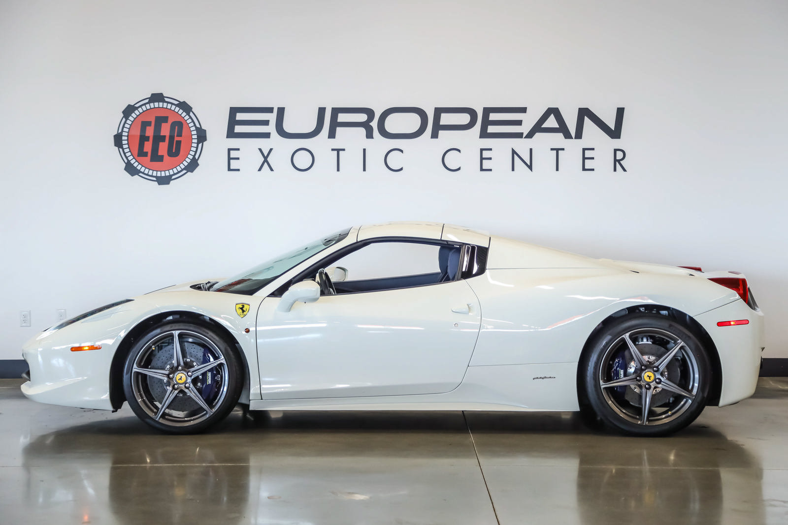 Used 2015 Ferrari 458 Spider RWD image 9