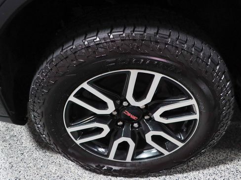 Used 2023 GMC Sierra 1500 AT4 w/ Technology Package AWD/4WD image 11