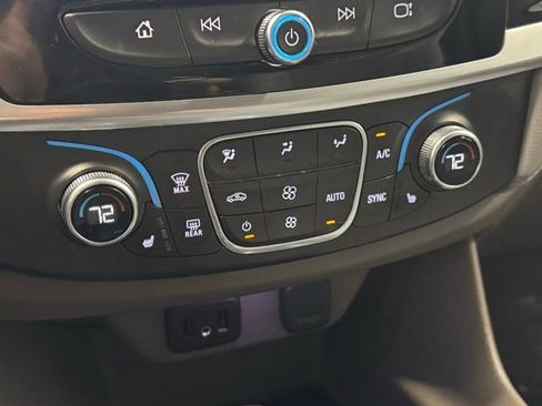 Used 2020 Chevrolet Traverse LT image 25