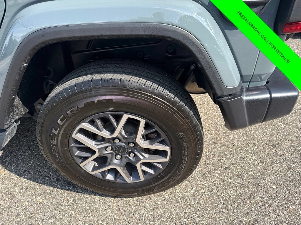 Used 2026 Jeep Wrangler Unlimited Sahara AWD/4WD image 40