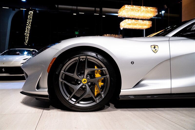 Used 2018 Ferrari 812 Superfast RWD image 6