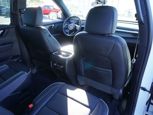 Certified 2025 Buick Enclave Preferred image 11