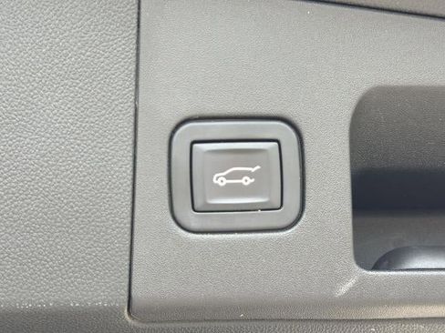 Used 2018 Cadillac XT5 Luxury w/ Driver Awareness Package FWD image 19