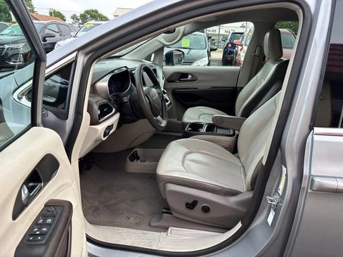 Used 2020 Chrysler Voyager Lxi FWD image 14