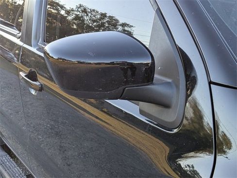 Used 2022 Nissan Frontier SV image 9