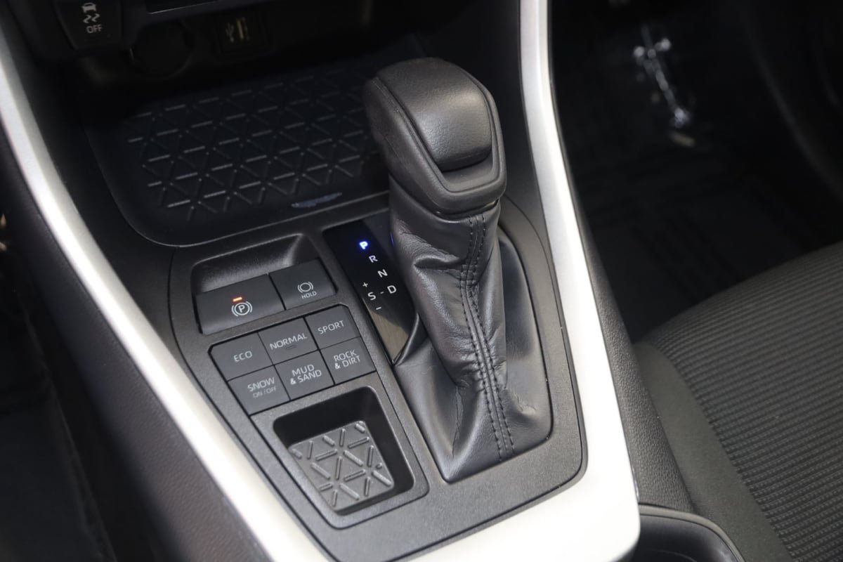 Used 2025 Toyota RAV4 LE AWD/4WD image 7
