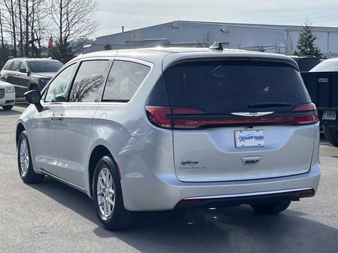 New 2026 Chrysler Pacifica Select image 5