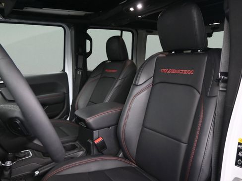 Used 2025 Jeep Wrangler Unlimited Rubicon AWD/4WD image 31