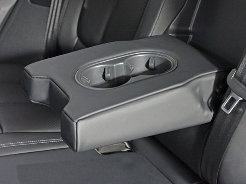 Used 2025 Porsche Macan image 37