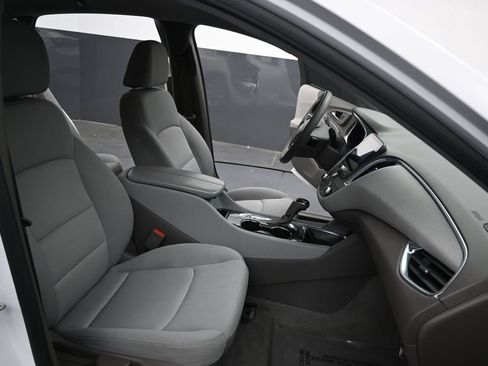 Used 2020 Chevrolet Malibu LT FWD image 17