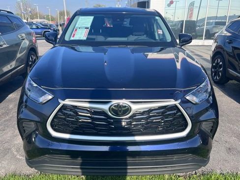 Used 2023 Toyota Highlander L image 3