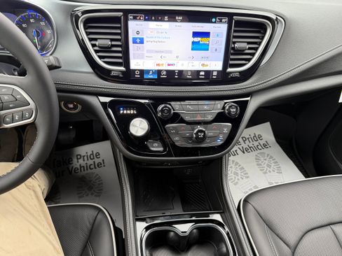 New 2026 Chrysler Pacifica Limited w/ Uconnect Theater Family Group image 9