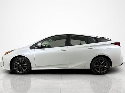 Used 2022 Toyota Prius XLE FWD image 2