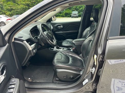 Used 2015 Jeep Cherokee Trailhawk w/ Leather Interior Group AWD/4WD image 11