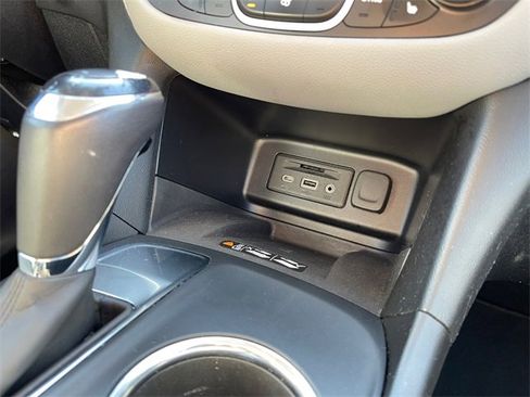 Used 2019 Chevrolet Equinox Premier image 25