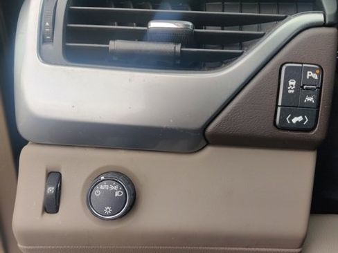 Used 2018 Chevrolet Suburban LT image 10