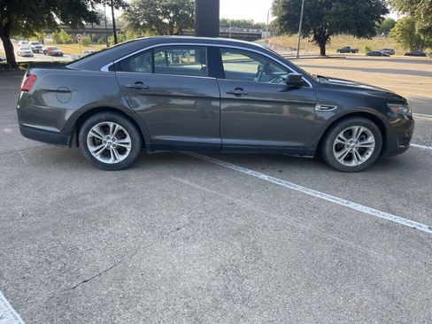 Used 2015 Ford Taurus SE image 4