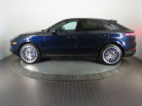 Certified 2023 Porsche Cayenne Platinum Edition AWD/4WD image 2