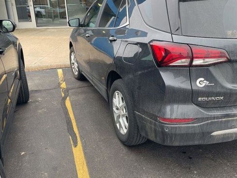 Used 2023 Chevrolet Equinox LT image 2