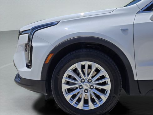 Used 2024 Cadillac XT4 Luxury w/ Cold Weather Package FWD image 30