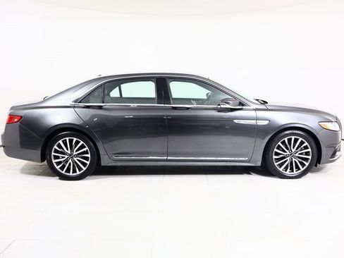 Used 2017 Lincoln Continental Select image 15