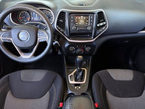 Used 2015 Jeep Cherokee Sport FWD image 15