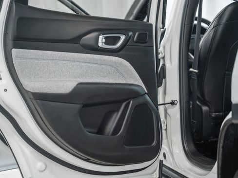 Used 2025 Jeep Compass Latitude w/ Sun & Sound Group image 44