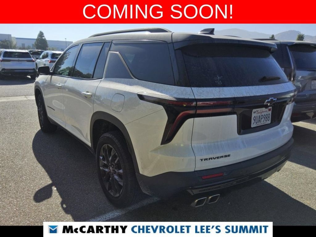 Used 2025 Chevrolet Traverse LT w/ Midnight/Sport Edition FWD image 3