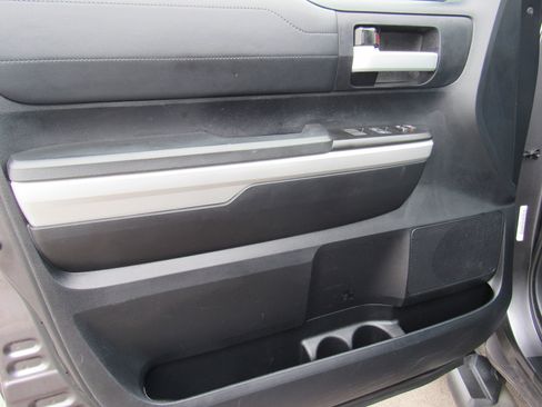 Used 2019 Toyota Tundra Limited w/ Limited Premium Package image 10