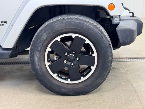 Used 2012 Jeep Wrangler Unlimited Sahara image 6