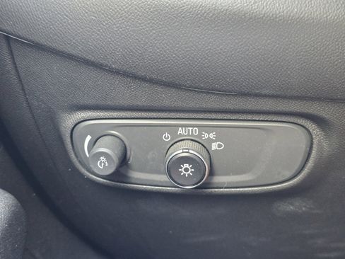 Used 2020 Chevrolet Equinox LT w/ LPO, Floor Liner Package FWD image 21