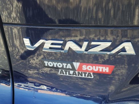 Used 2023 Toyota Venza LE image 7
