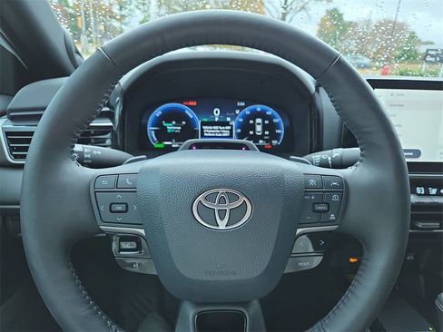 Used 2025 Toyota Camry XSE image 18