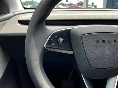 Used 2026 Tesla Model Y 2WD image 11