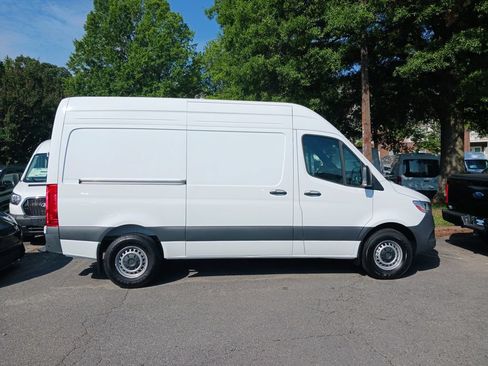 Used 2025 Mercedes-Benz Sprinter 2500 image 4