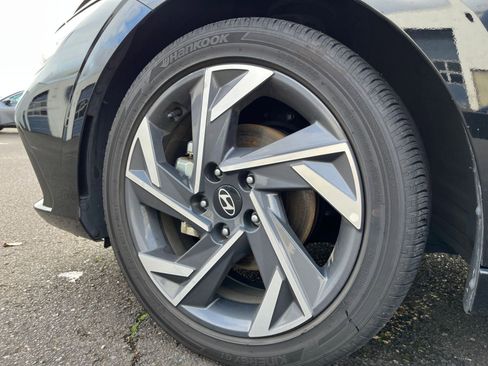 Used 2025 Hyundai Elantra SEL image 29