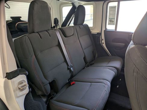 Used 2023 Jeep Wrangler Unlimited Rubicon AWD/4WD image 27