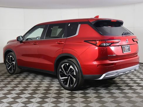 Used 2024 Mitsubishi Outlander SE image 10