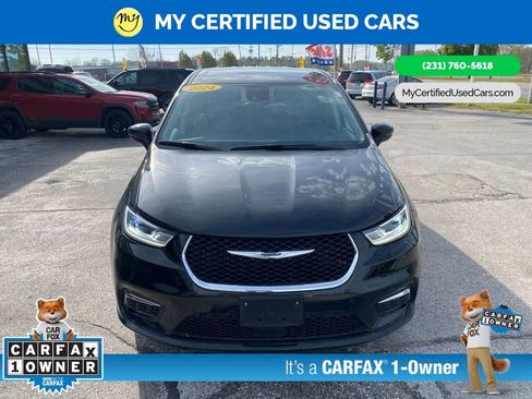 Used 2024 Chrysler Pacifica Touring-L FWD image 2